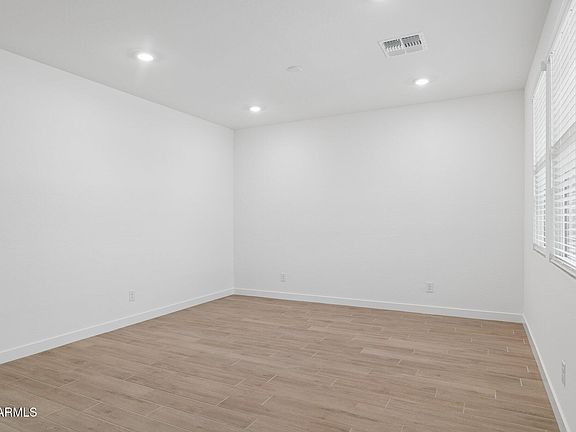 5th image of 2457 E VILLA LINDA Drive