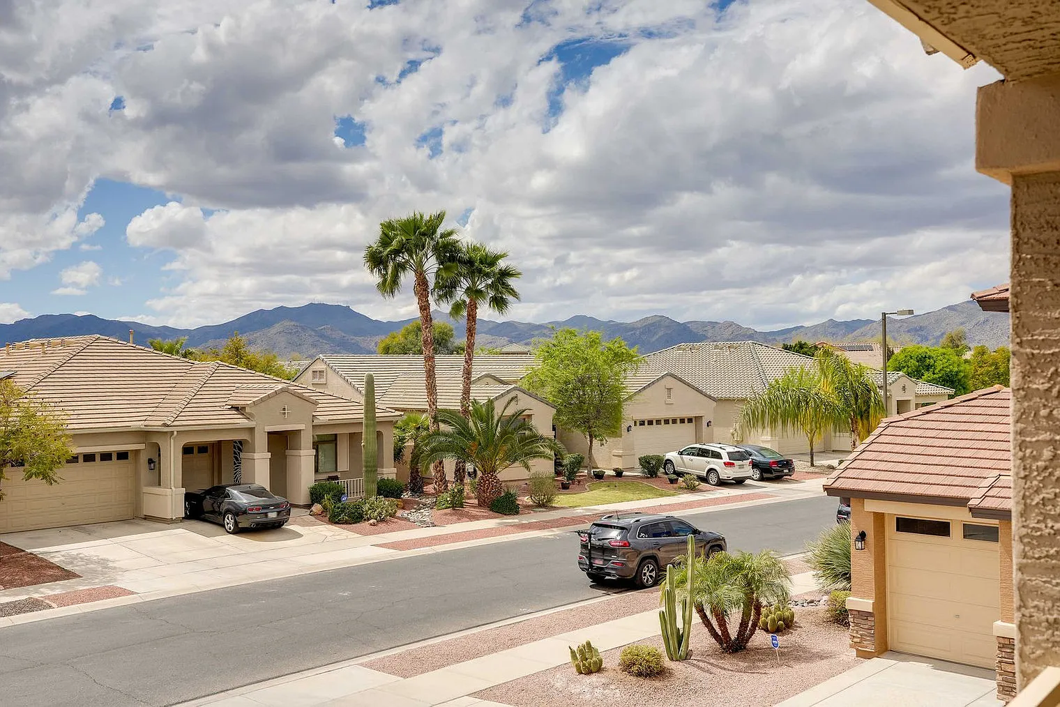 5 bed, 3.0 bath, 4994 sqft, $7,160 — Photo 2