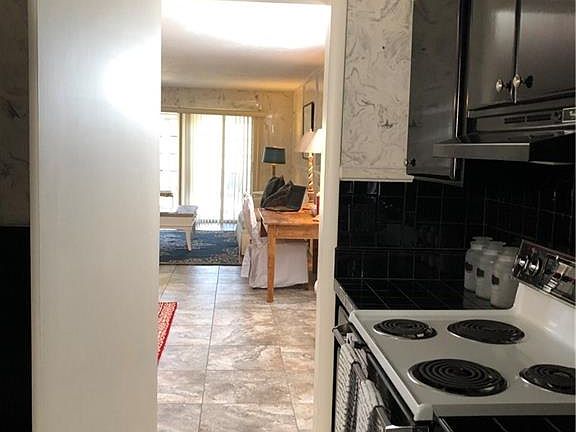 3rd image of 2333 Indian River Blvd APT 301