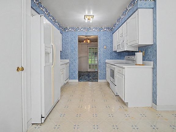 4th image of 104 Ridge Hill Dr