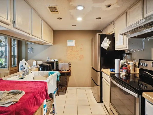 745 Gladstone Ct, Gretna, LA 70056