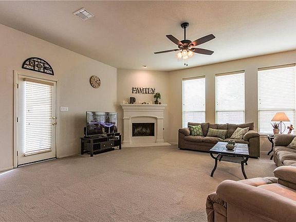 3rd image of 11817 Warbler Ln