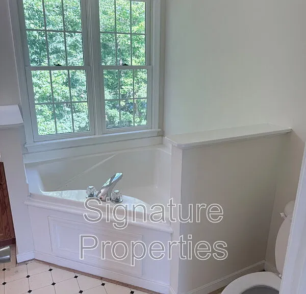 12521 Hillgate Ln — Photo 10