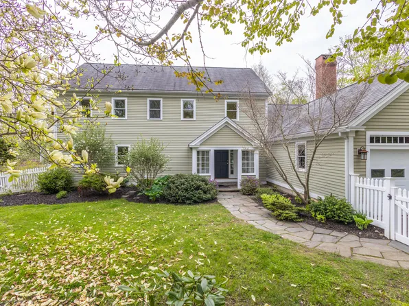 17 Spruce Street, Rockport, ME 04856