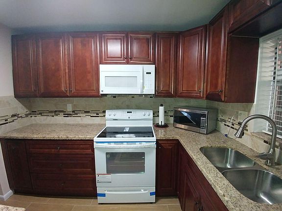 3rd image of 1200 Tallwood Ave APT 205