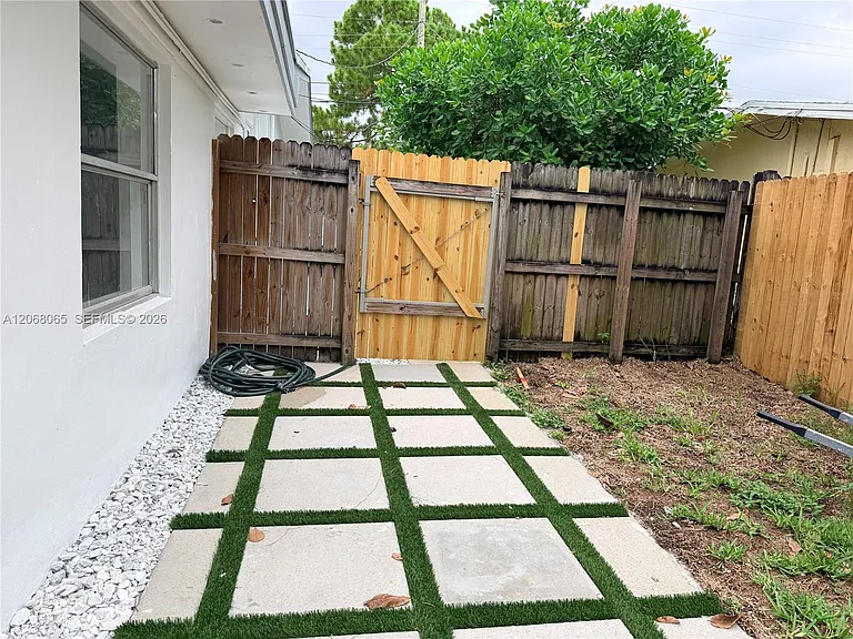 650 SW 55th Ave — Photo 19