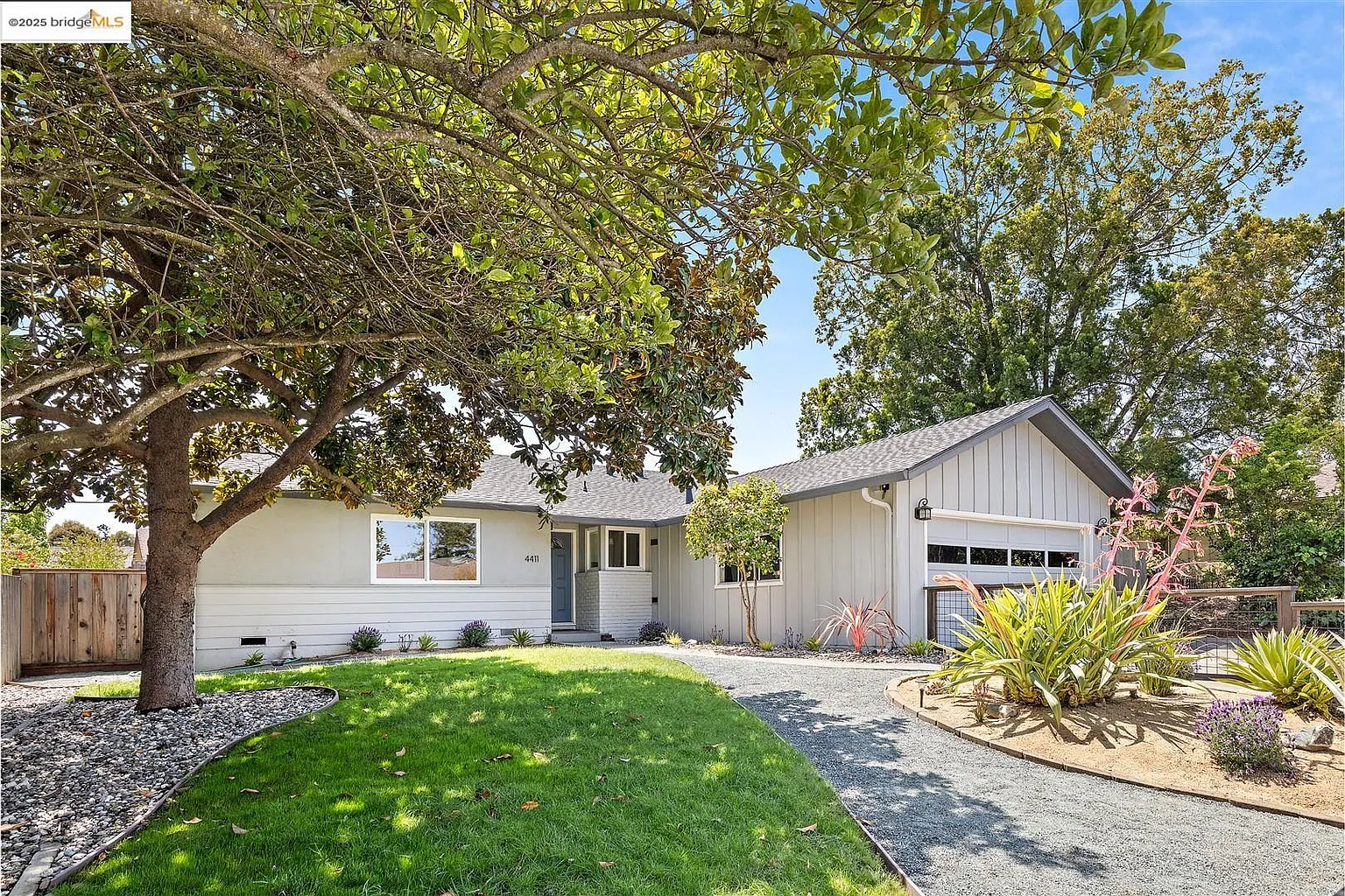 4411 Meadowbrook Dr photo 1