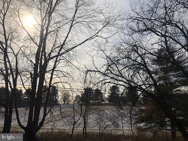2nd image of 15821 River Rd