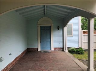 6 Howe St APT 4, Bristol, RI 02809