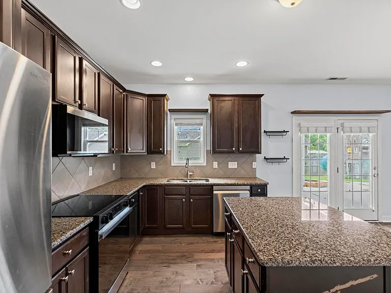 131 Mittams Point Dr — Photo 5