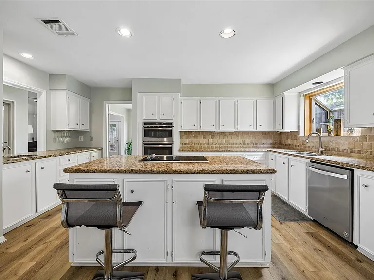 12107 Burgoyne Dr — Photo 9