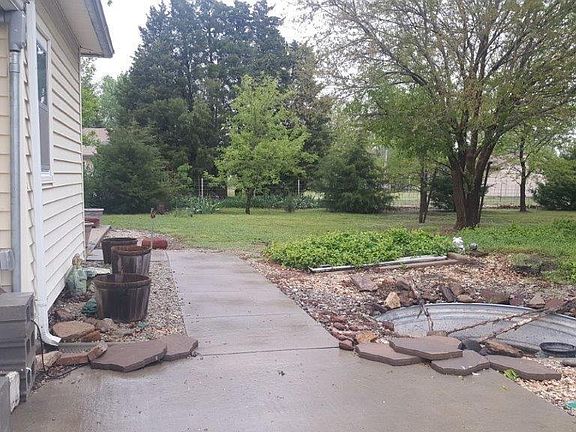 3rd image of 429 S Missouri St