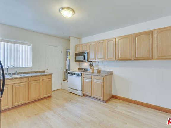 3rd image of 1176 N Westmoreland Ave