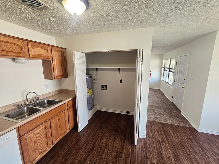 102 Lady Bird Ln #D — Photo 9