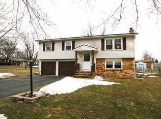 86 Donna Marie Cir, Rochester, NY 14606