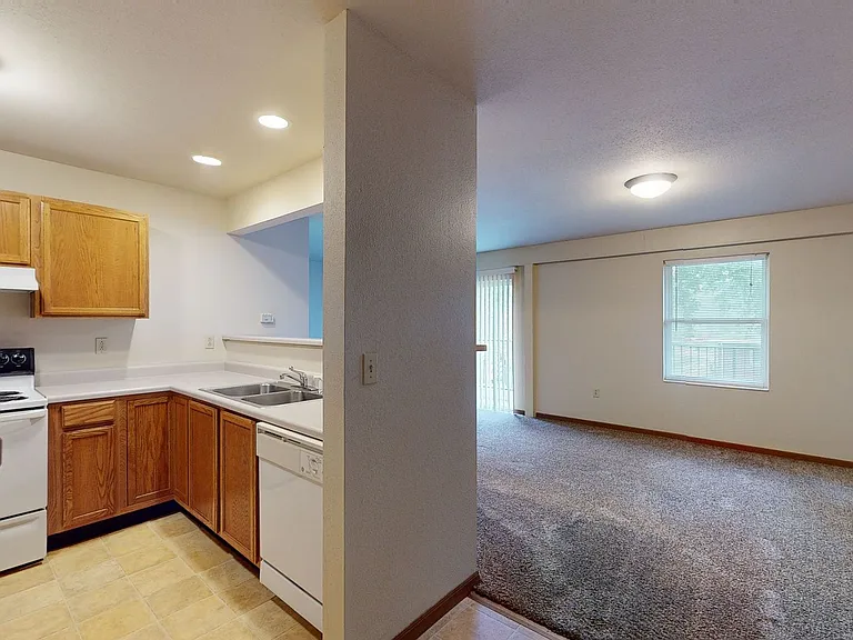 1407 S State St — Photo 12
