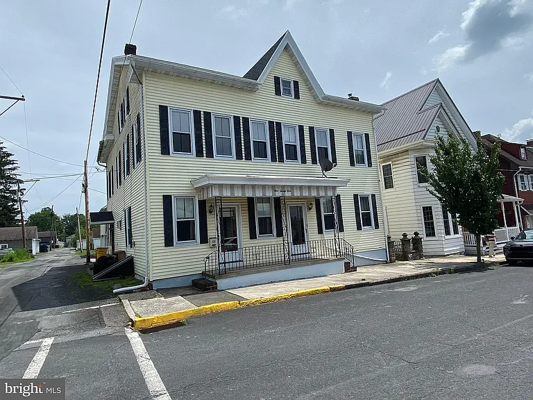 121 S Wayne St — Photo 2