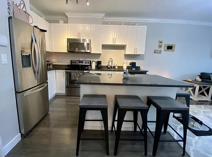 1 bed, 1.0 bath, 587 sqft, $1,600 — Photo 4