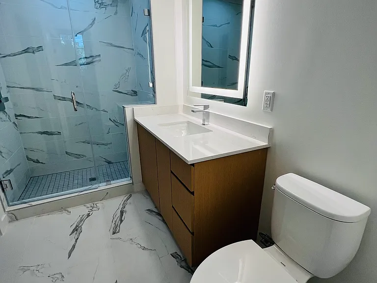 1652 NE 124th St #102 — Photo 13