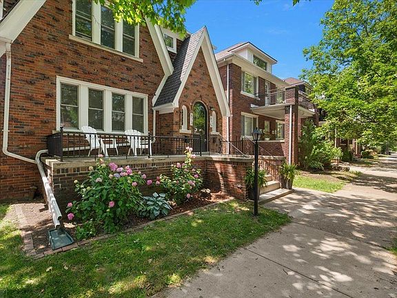 4th image of 873-875 Beaconsfield Ave