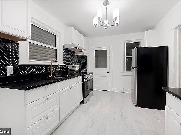323 Fairview Ave — Photo 5