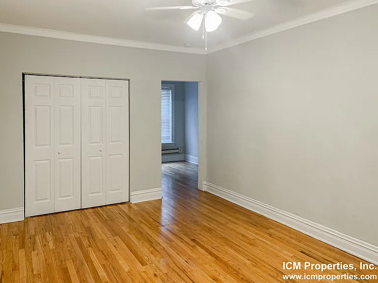 637 W Melrose St #1 — Photo 2