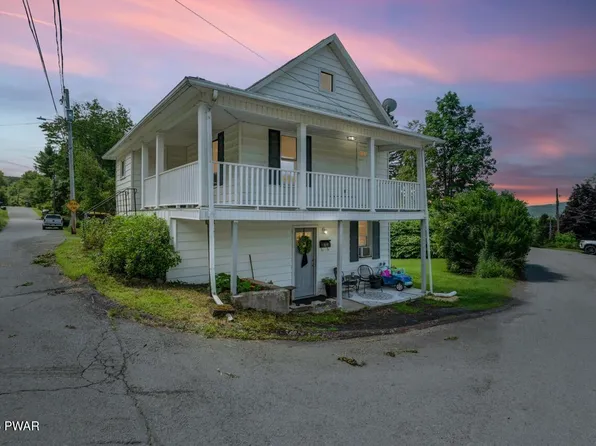 369 Upper Powderly St, Carbondale, PA 18407