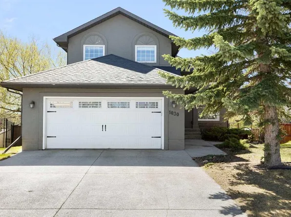 1030 NE McKenzie Lake Bay SE, Calgary, AB T2Z 2J1