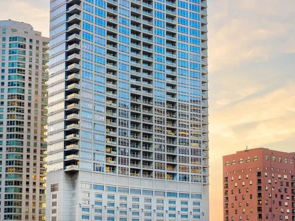 333 N Canal St APT 2906, Chicago, IL 60606