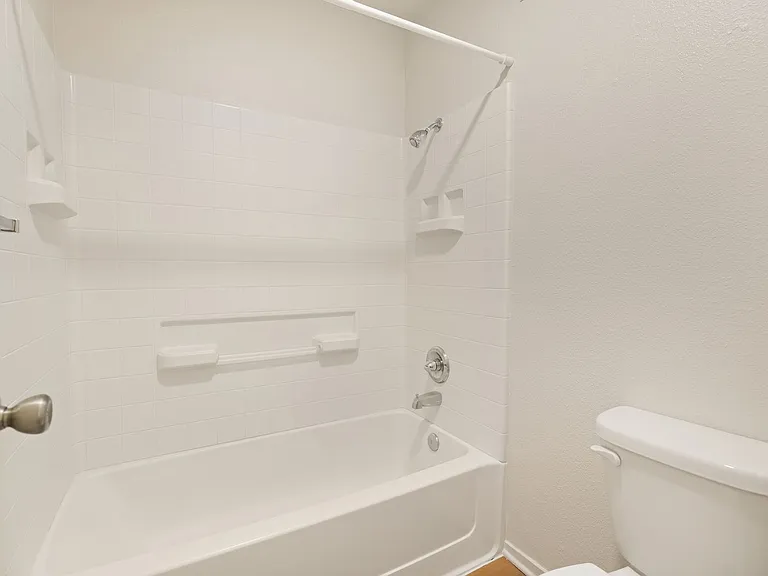 1661 Forest Avenue Apartments — Photo 72