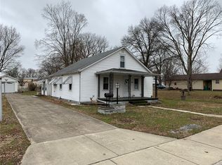 550 W 1st St, Beckemeyer, IL 62219