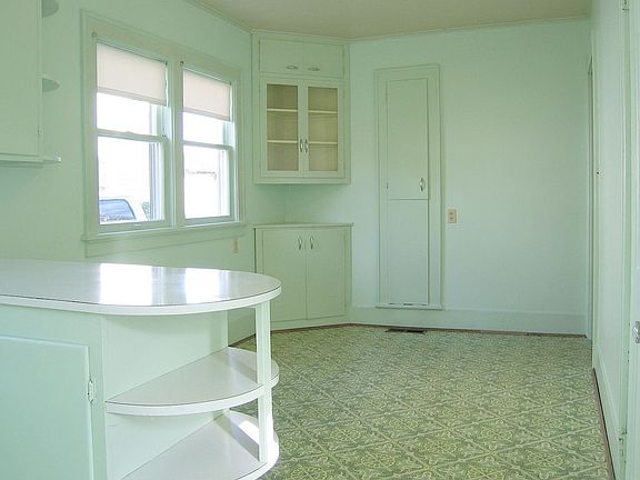 Kitchen with eating area