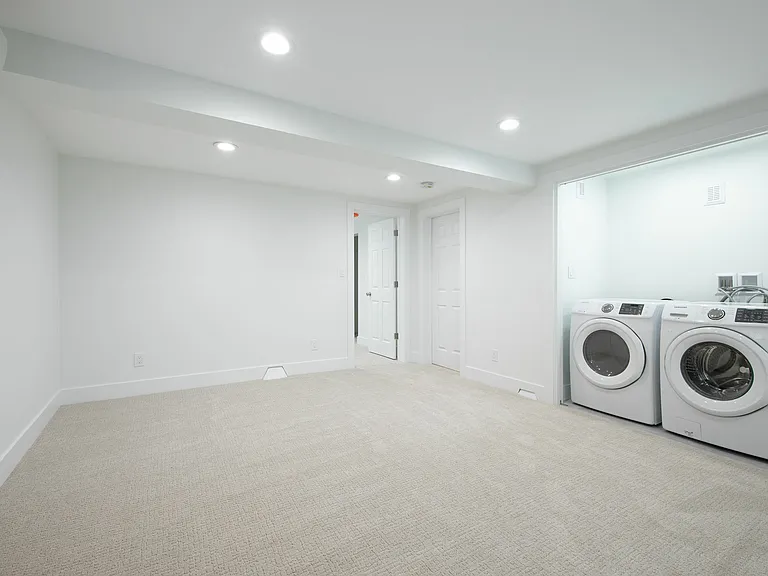 2527 NE 110th St #A — Photo 16