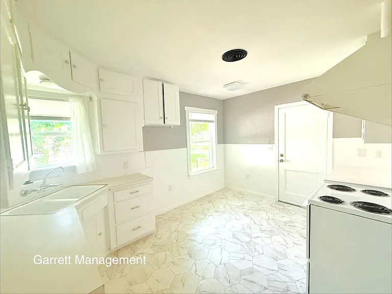 204 S Porter St — Photo 4