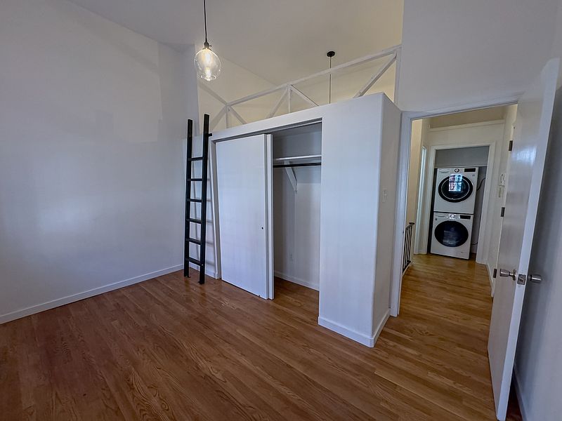 1st image of 2036 Mount Vernon St #1F