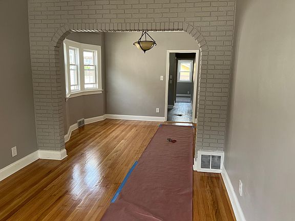 3rd image of 242 Elizabeth St #2A