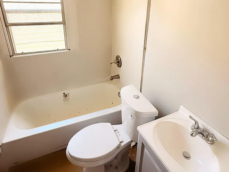 2133 Eldridge Ave — Photo 7