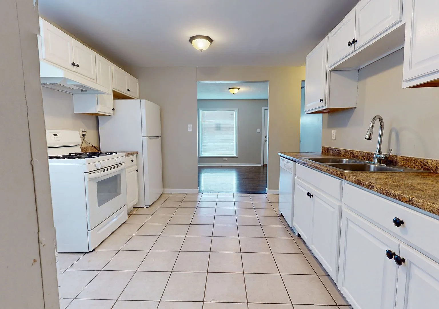 Bright 3-Bedroom Ranch for Lease in Warren — Photo 3