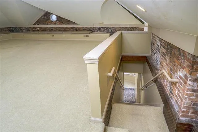 402 W Washington St #C — Photo 4