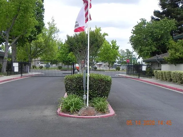 214 Roundtree Ct photo 1