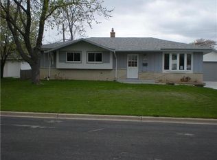 N86W14860 Rozanne Dr, Menomonee Falls, WI 53051