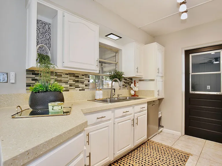2914 Lando Ln — Photo 12