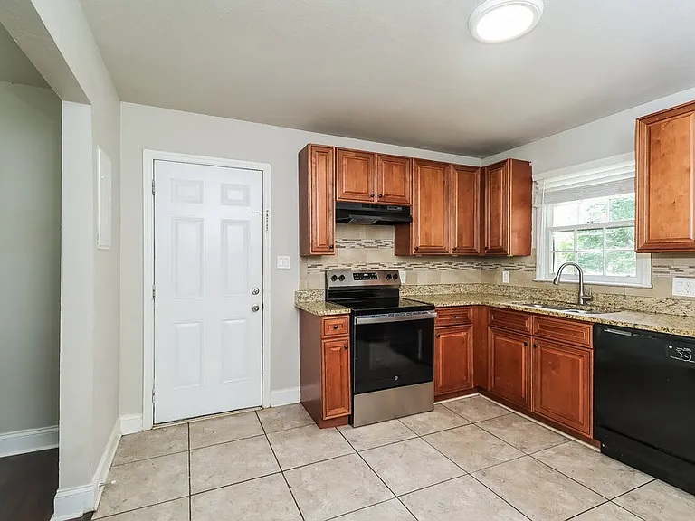 401 Sleepy Hollow Rd — Photo 8