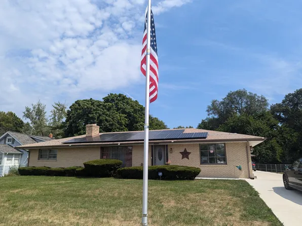 8209 N 2nd St, Machesney Park, IL 61115