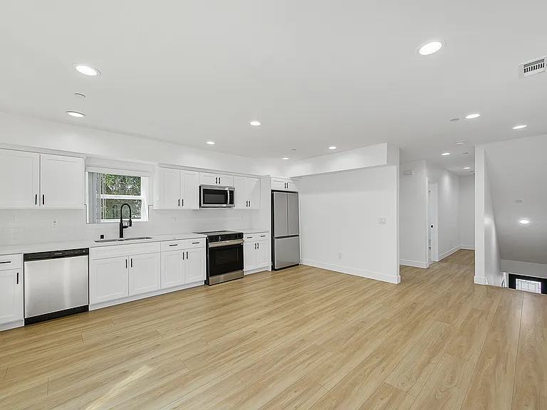14422 Tiara St — Photo 11