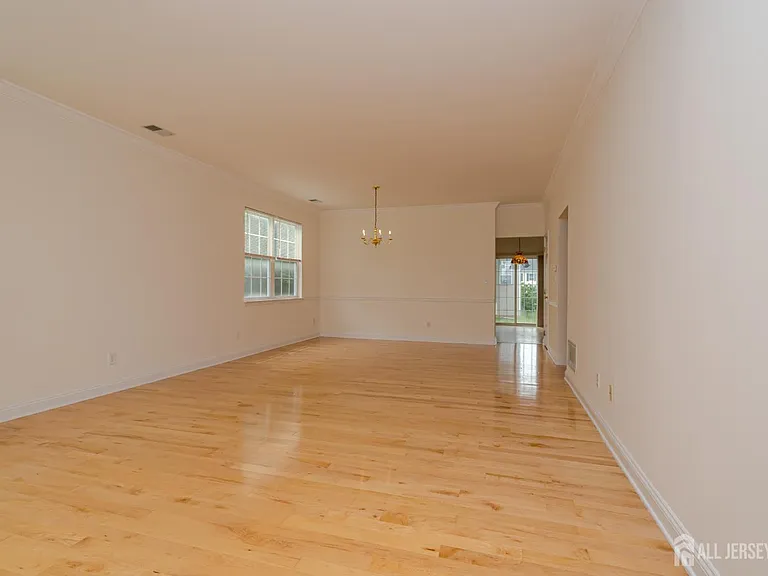 71 Manley Rd — Photo 3