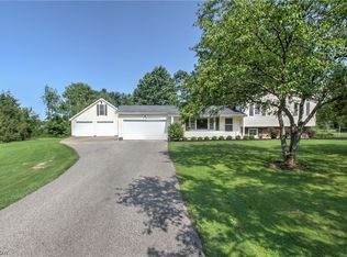 13015 Manor Dr, Chardon, OH 44024