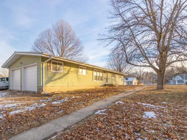 205 S Cherry St, Traer, IA 50675