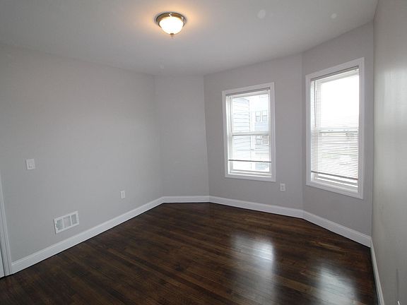 5th image of 140 Newbury Ave
