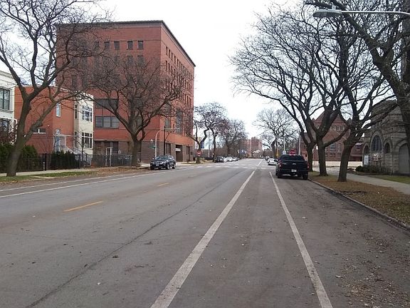 5th image of 635 E Oakwood Blvd